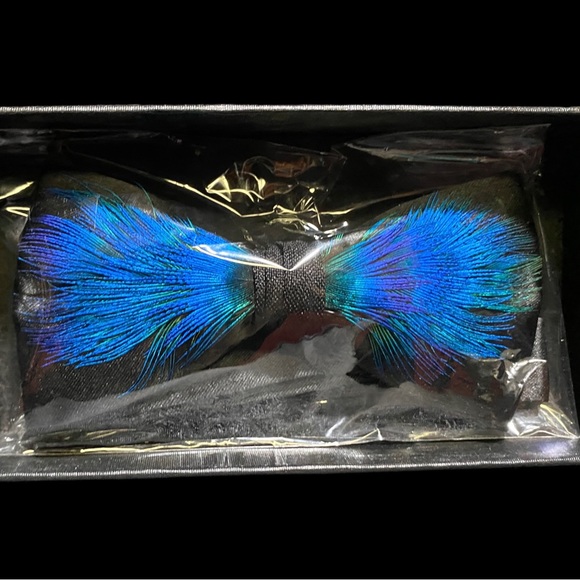 Blue Feather Bow Tie. Box included as in photos - Picture 2 of 2